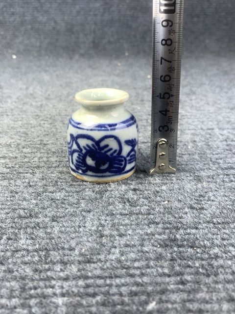 古玩陶瓷青花纏枝花卉紋水盂真品鑒賞圖