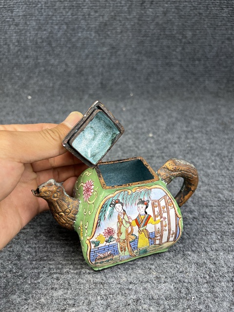 古玩雜項(xiàng)銅胎畫琺瑯人物執(zhí)壺真品鑒賞圖