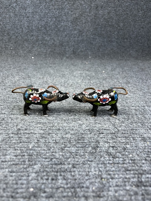 古玩雜項(xiàng)銅胎掐絲琺瑯牛擺件真品鑒賞圖