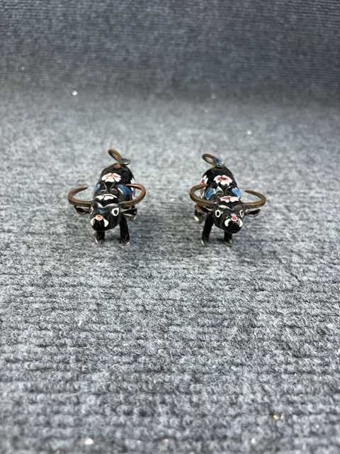 古玩雜項(xiàng)銅胎掐絲琺瑯牛擺件真品鑒賞圖