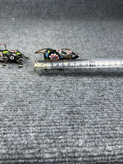古玩雜項(xiàng)銅胎掐絲琺瑯牛擺件真品鑒賞圖