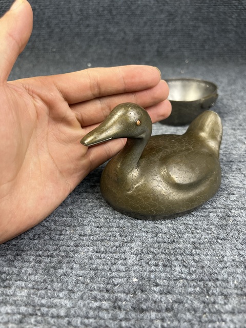 古玩雜項(xiàng)鴨型錫制蓋盒真品鑒賞圖