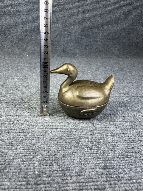 古玩雜項(xiàng)鴨型錫制蓋盒真品鑒賞圖