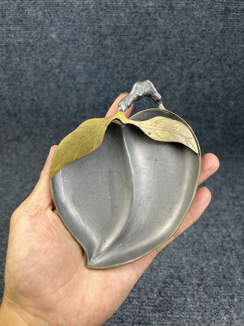 古玩雜項錫嵌銅桃型水洗真品鑒賞圖