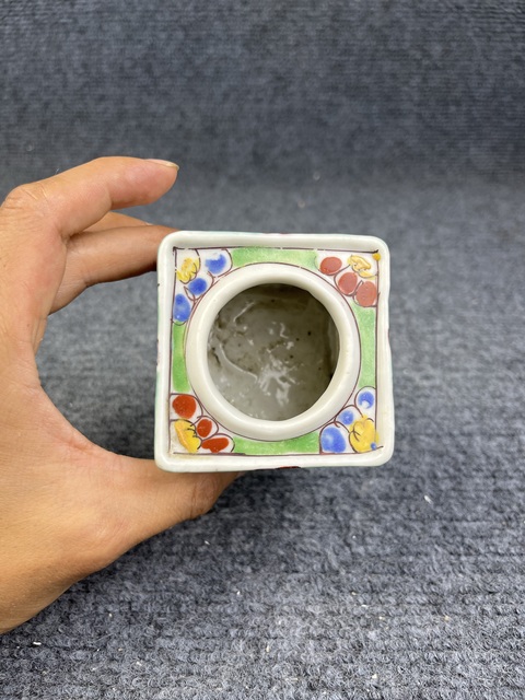 古玩陶瓷彩繪花卉紋四方香薰拍賣,當前價格1588元