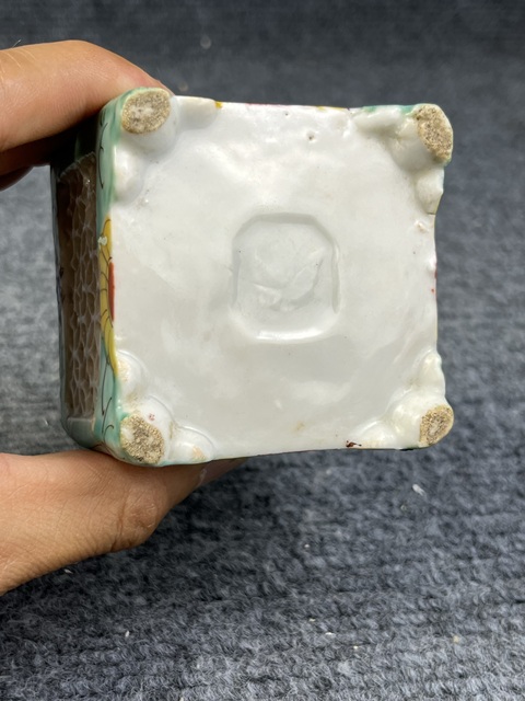 古玩陶瓷彩繪花卉紋四方香薰拍賣,當前價格1588元