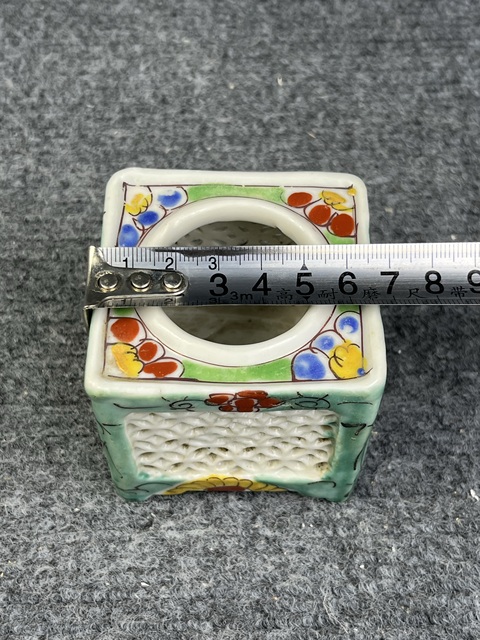 古玩陶瓷彩繪花卉紋四方香薰拍賣,當前價格1588元