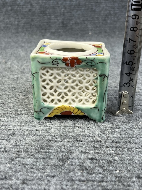 古玩陶瓷彩繪花卉紋四方香薰拍賣,當前價格1588元