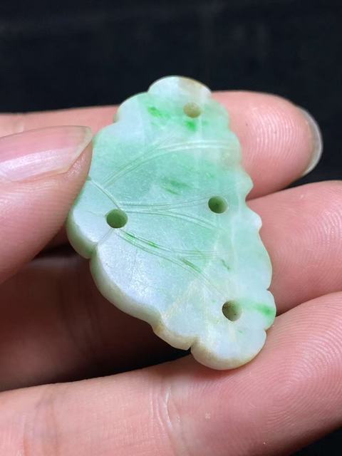 古玩玉器翡翠雕“荷葉墜飾”真品鑒賞圖