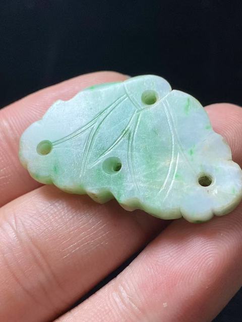 古玩玉器翡翠雕“荷葉墜飾”真品鑒賞圖