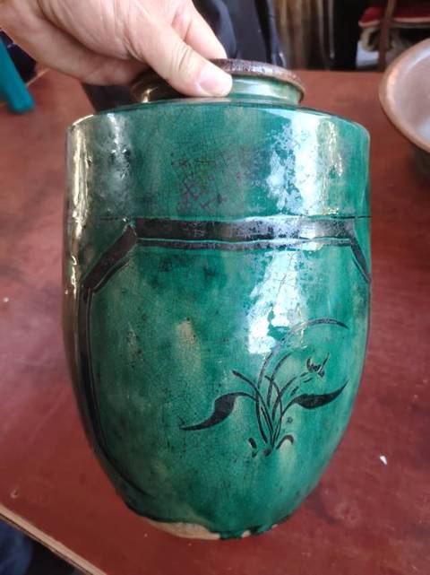 古玩陶瓷花卉紋罐真品鑒賞圖