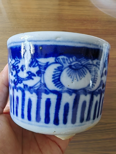 古玩陶瓷纏枝花卉紋青花三足筒式香爐真品鑒賞圖