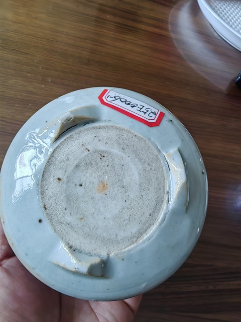 古玩陶瓷纏枝花卉紋青花三足筒式香爐真品鑒賞圖