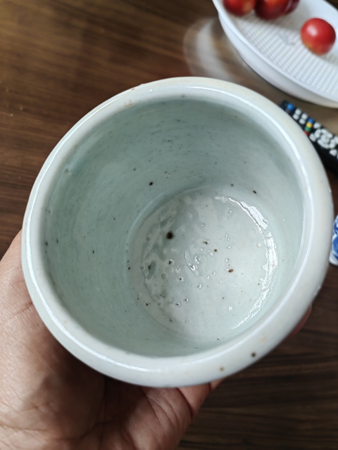 古玩陶瓷纏枝花卉紋青花三足筒式香爐真品鑒賞圖