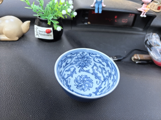 古玩陶瓷外祭藍釉內青花杯真品鑒賞圖