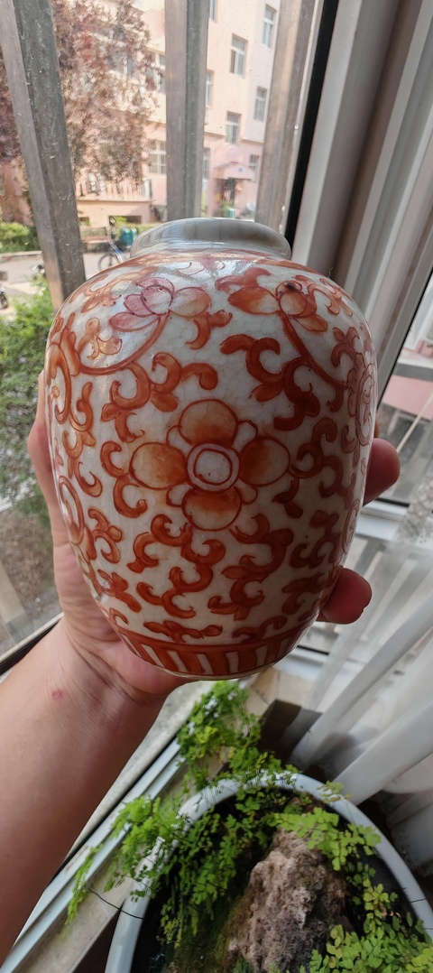 古玩陶瓷哥釉礬紅花卉紋罐真品鑒賞圖