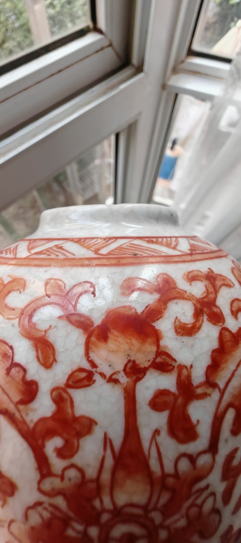 古玩陶瓷哥釉礬紅花卉紋罐真品鑒賞圖