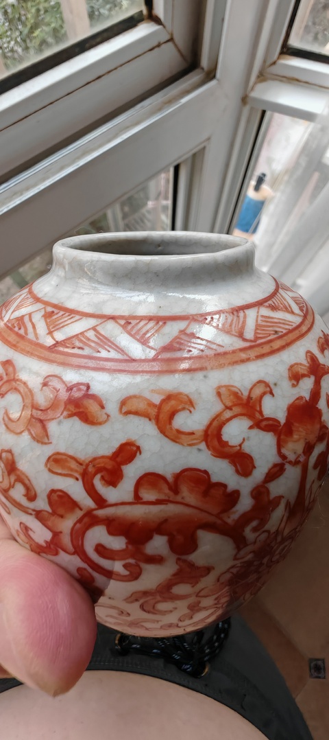 古玩陶瓷哥釉礬紅花卉紋罐真品鑒賞圖