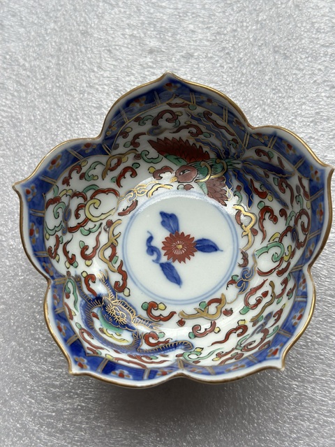 古玩陶瓷青花五彩花口碗真品鑒賞圖