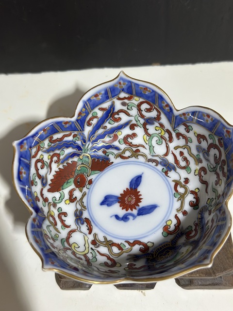 古玩陶瓷青花五彩花口碗真品鑒賞圖