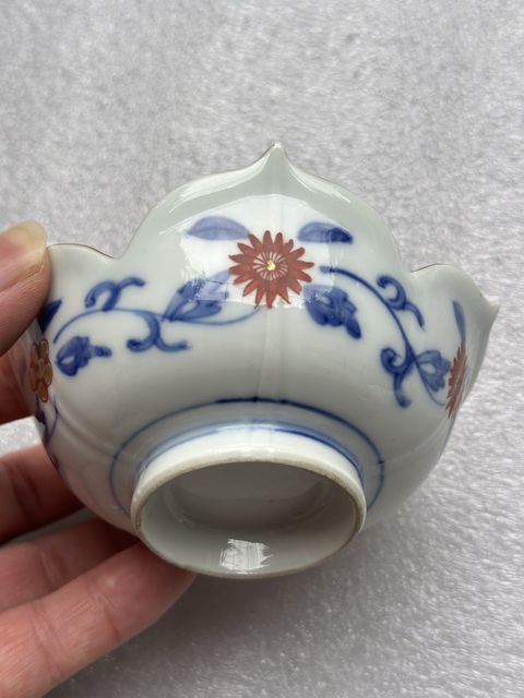 古玩陶瓷青花五彩花口碗真品鑒賞圖