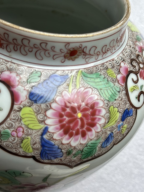 古玩陶瓷粉彩描金洞石牡丹瑞獸荷塘鴛鴦紋將軍罐真品鑒賞圖