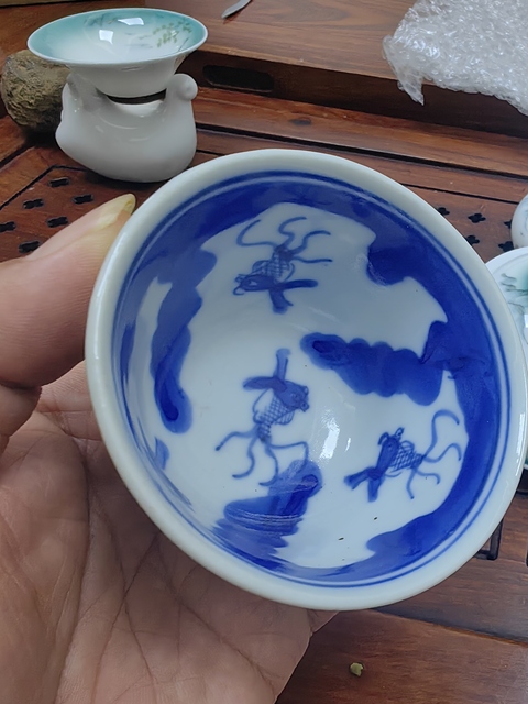 古玩陶瓷紫金釉青花杯真品鑒賞圖