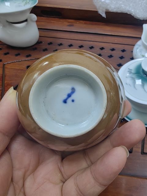 古玩陶瓷紫金釉青花杯真品鑒賞圖