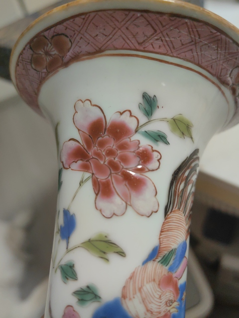 古玩陶瓷粉彩雞紋花觚真品鑒賞圖