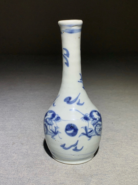 古玩陶瓷清中晚·青花雙龍戲珠紋長(zhǎng)頸瓶真品鑒賞圖