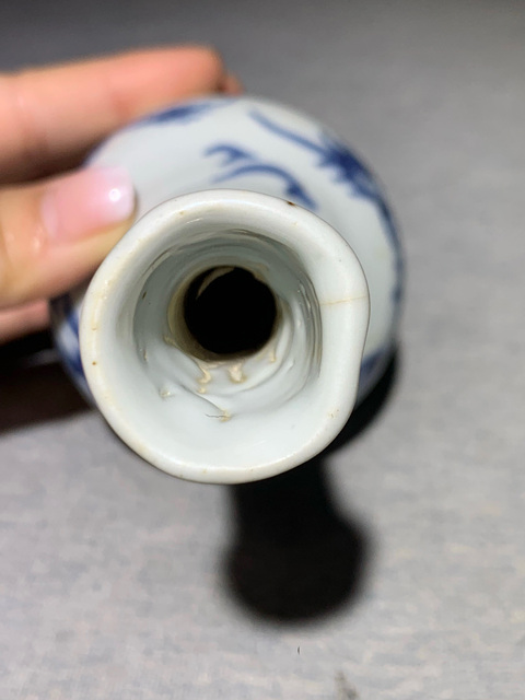 古玩陶瓷清中晚·青花雙龍戲珠紋長(zhǎng)頸瓶真品鑒賞圖