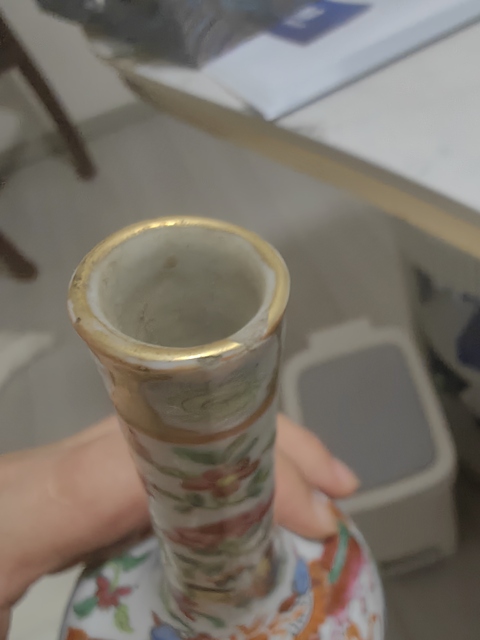 古玩陶瓷廣彩花卉獅子紋天球瓶真品鑒賞圖