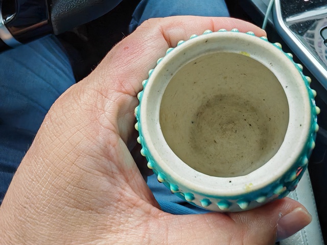 古玩陶瓷松石綠堆花卉蝴蝶紋罐真品鑒賞圖