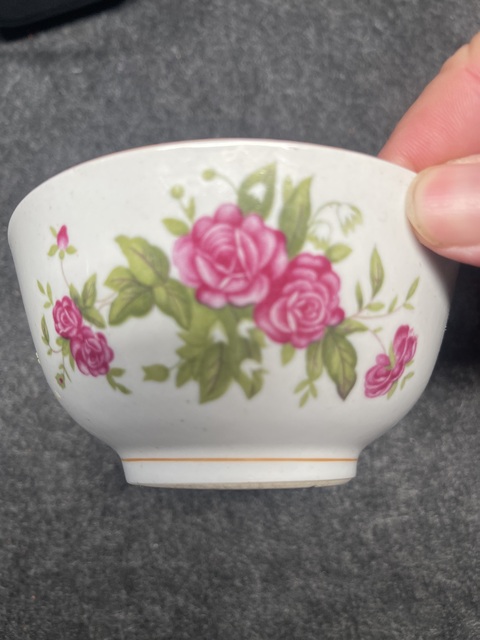 古玩陶瓷花卉紋碗真品鑒賞圖