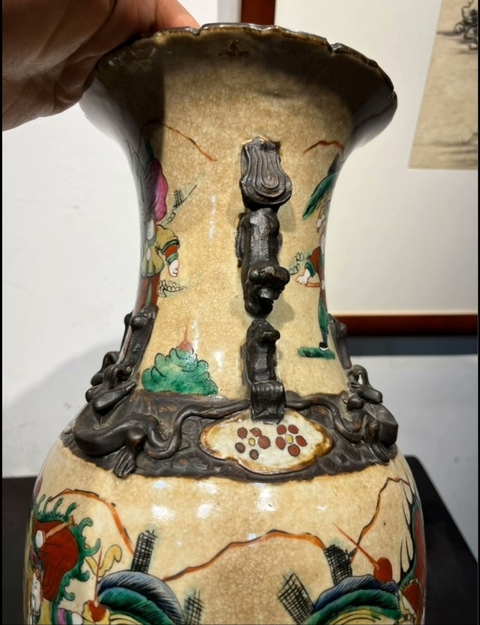 古玩陶瓷哥釉鐵骨泥五彩三英戰(zhàn)呂布獸耳花口瓶真品鑒賞圖