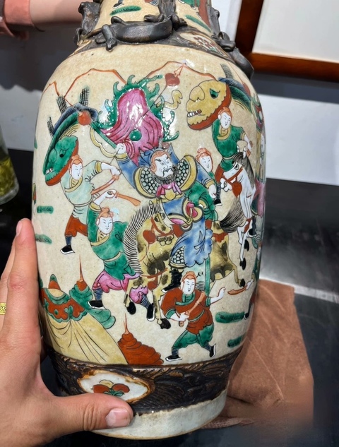 古玩陶瓷哥釉鐵骨泥五彩三英戰(zhàn)呂布獸耳花口瓶真品鑒賞圖