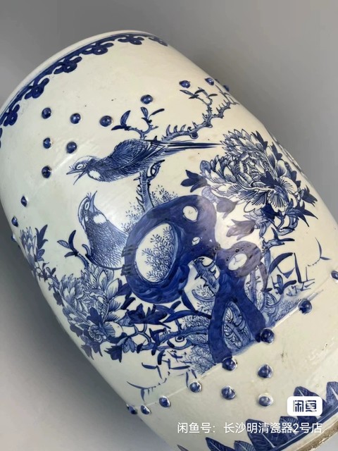 古玩陶瓷花鳥蝶紋青花繡蹲真品鑒賞圖