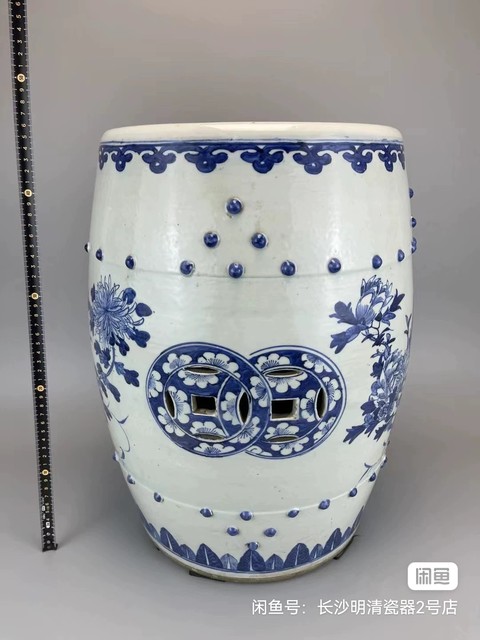 古玩陶瓷花鳥蝶紋青花繡蹲真品鑒賞圖