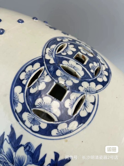 古玩陶瓷花鳥蝶紋青花繡蹲真品鑒賞圖