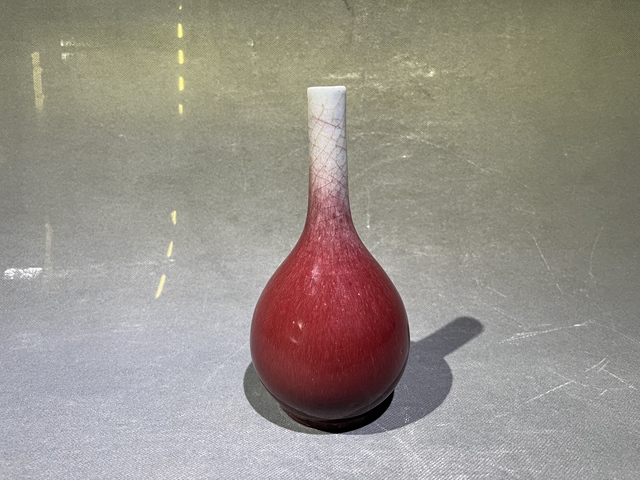 古玩陶瓷清中郎紅釉撣瓶真品鑒賞圖