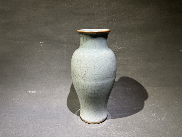 古玩陶瓷清中哥釉觀音賞瓶真品鑒賞圖