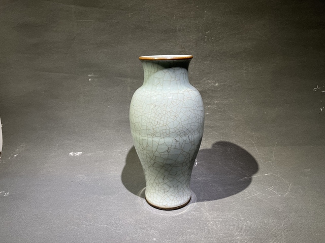 古玩陶瓷清中哥釉觀音賞瓶真品鑒賞圖