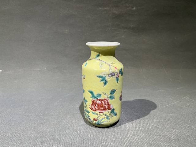 古玩陶瓷民國黃釉花卉鳥粉彩賞瓶真品鑒賞圖