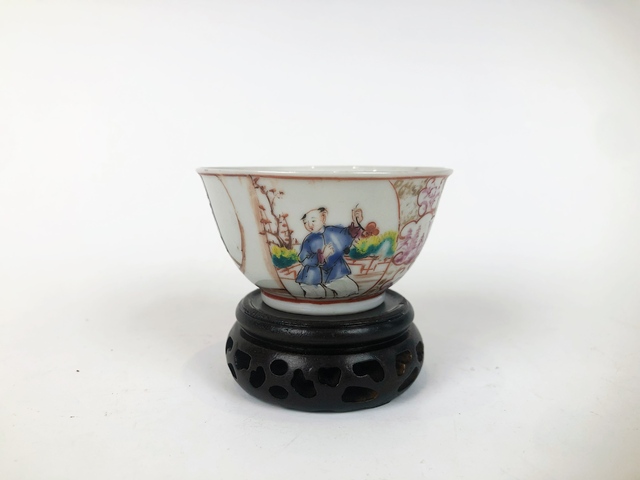 古玩陶瓷清乾隆·庭院侍女嬰戲茶杯真品鑒賞圖