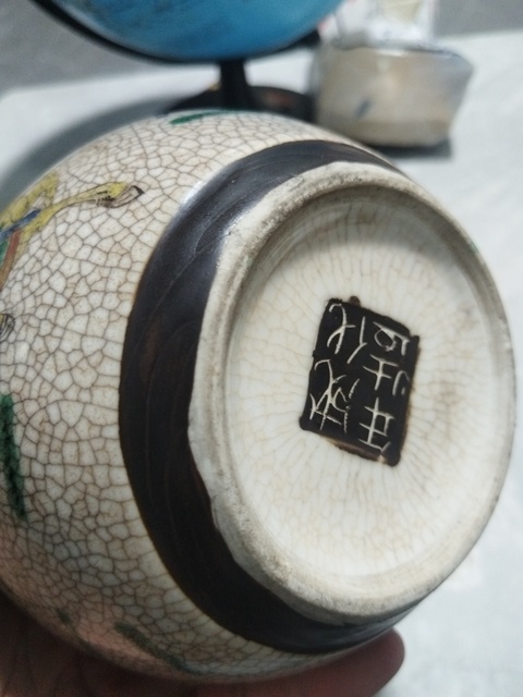 古玩陶瓷清末仿哥釉五彩刀馬人物圖罐真品鑒賞圖