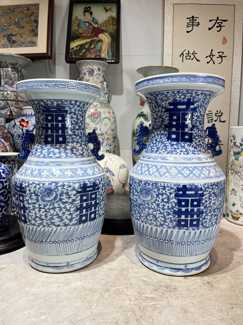 古玩陶瓷道光青花纏枝喜字紋盤口瓶真品鑒賞圖