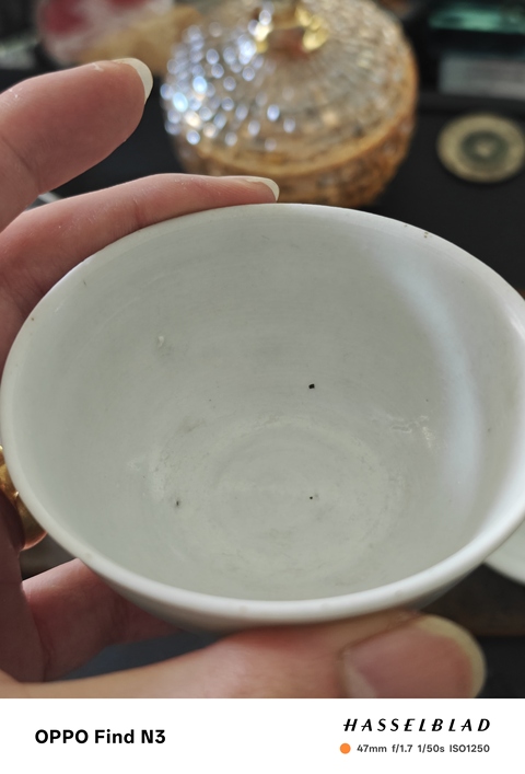 古玩陶瓷壽字紋白釉瓷盤真品鑒賞圖
