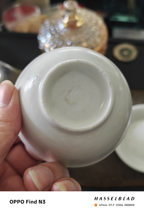 古玩陶瓷壽字紋白釉瓷盤真品鑒賞圖