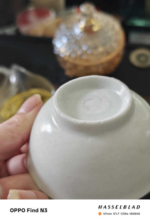 古玩陶瓷壽字紋白釉瓷盤真品鑒賞圖