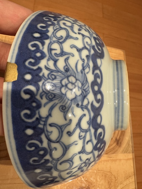 古玩陶瓷清中期青花纏枝蓮紋碗真品鑒賞圖